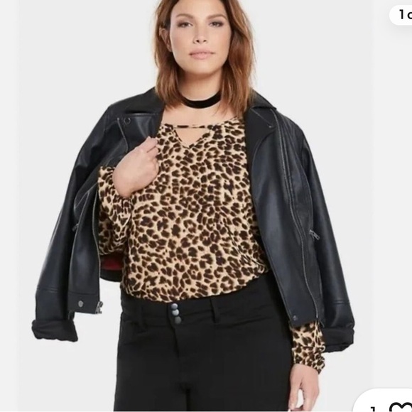 5 for $25! Torrid Leopard Print V Neck Keyhole Top with Cuffed Sleeves Size 2X. - Picture 1 of 9